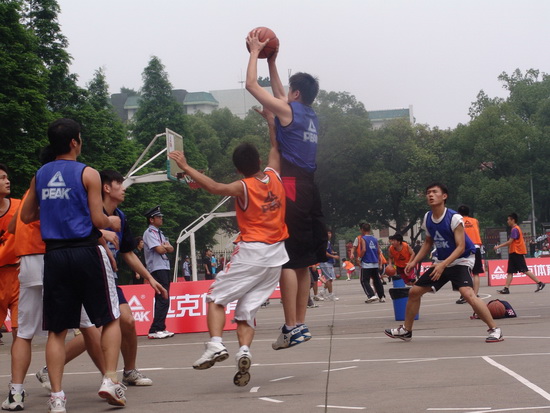 是对他